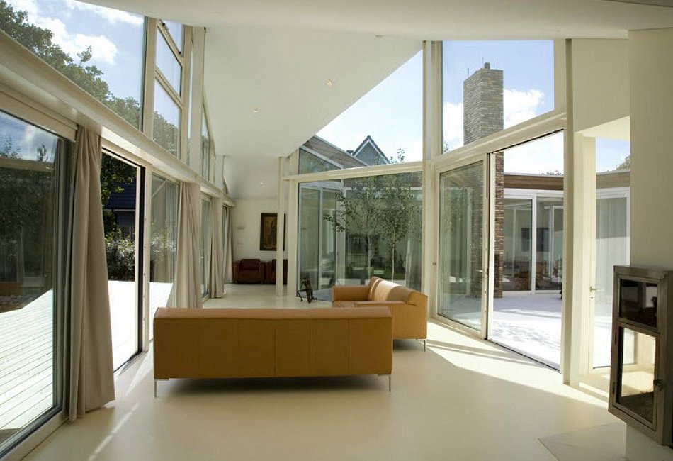 6 bedroom detached house