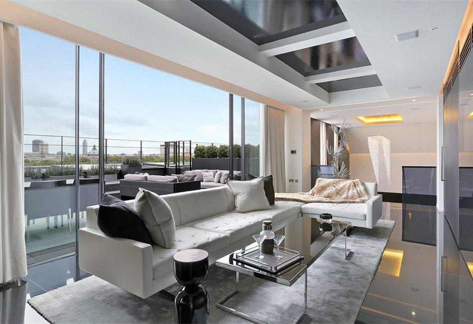 7 bedroom detached house